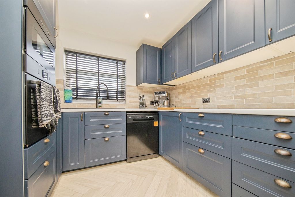 Property photo 3 of 21