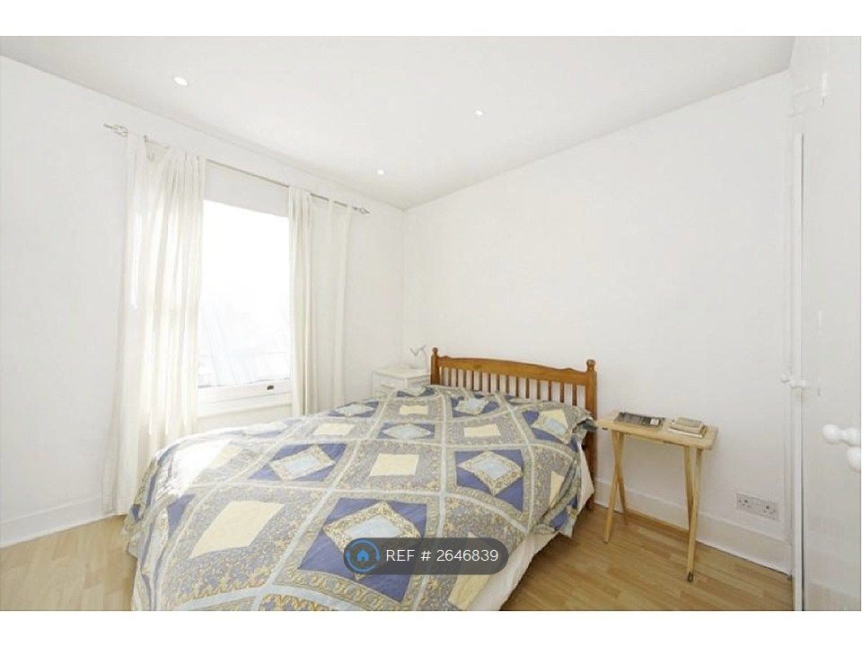 Property photo 2 of 11 Lower Bedroom, Built In Wardrobes