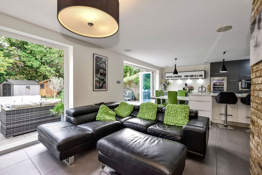 Property photo 2 of 43