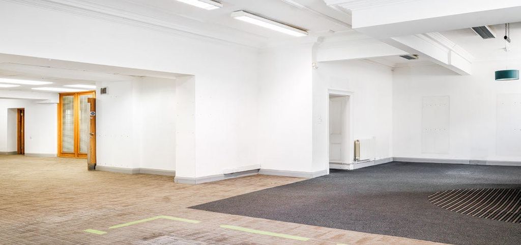 Property photo 3 of 5 75 Cheap Street Sherborne Dorset Dt9 3Bd 3.Jpeg