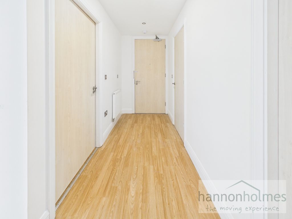 Property photo 3 of 20 Cam05283G0-Pr0216-Still015