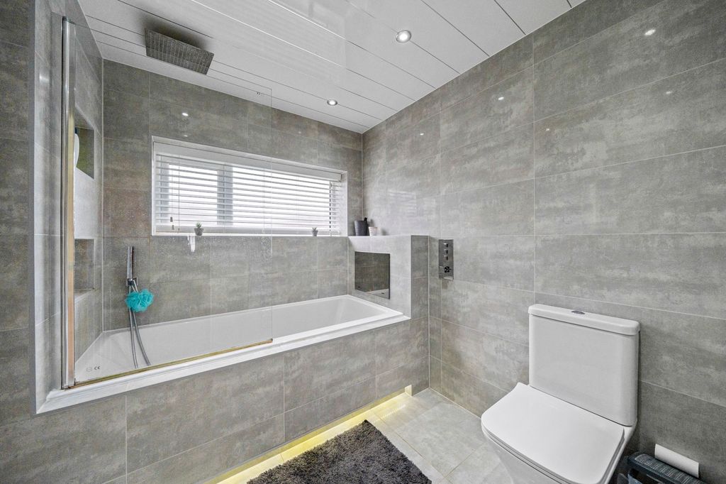 Property photo 3 of 27