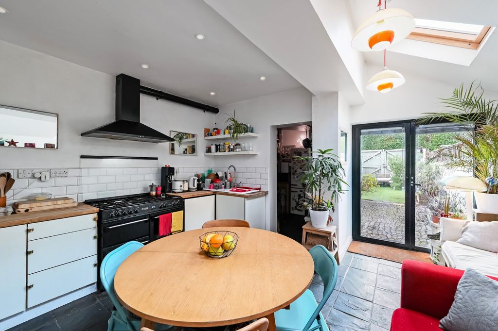 Property photo 3 of 17 Picture 3