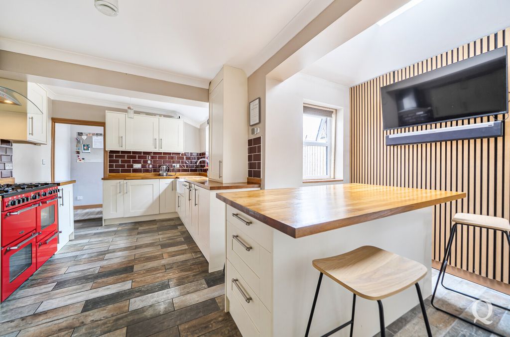 Property photo 2 of 24 387140F3-3351-43c...