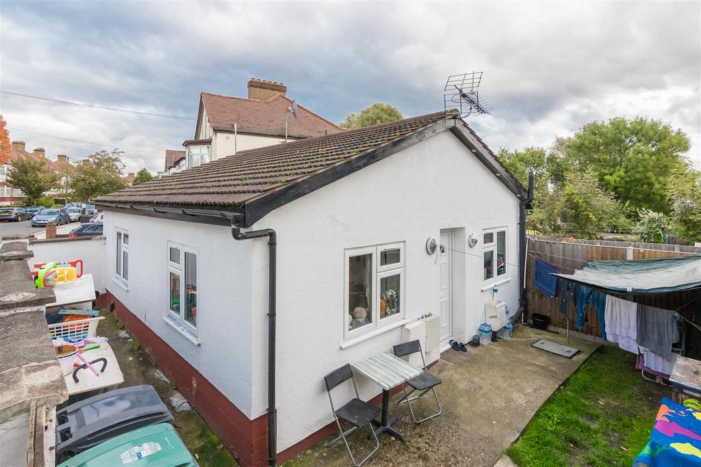 Property photo 1 of 9 © Ellison And Co Property Solutions Photography -