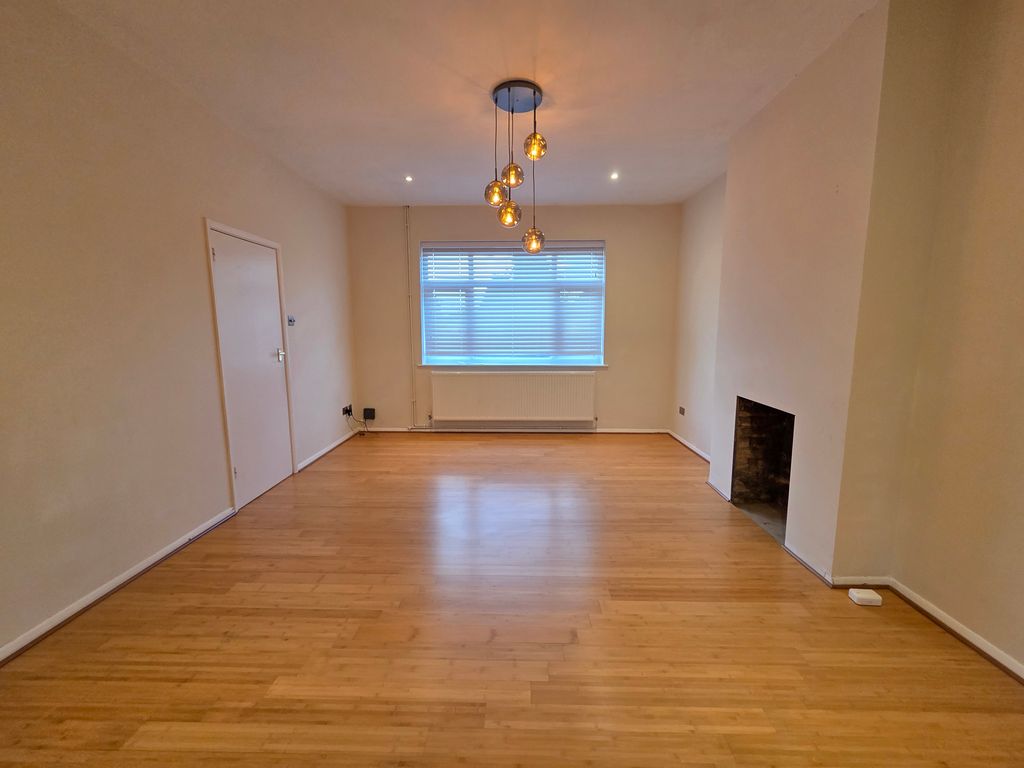 Property photo 2 of 20 Image