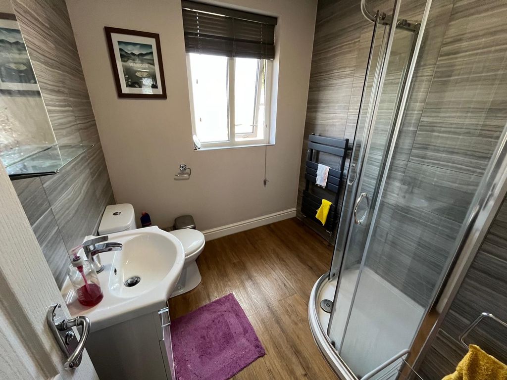 Property photo 3 of 3