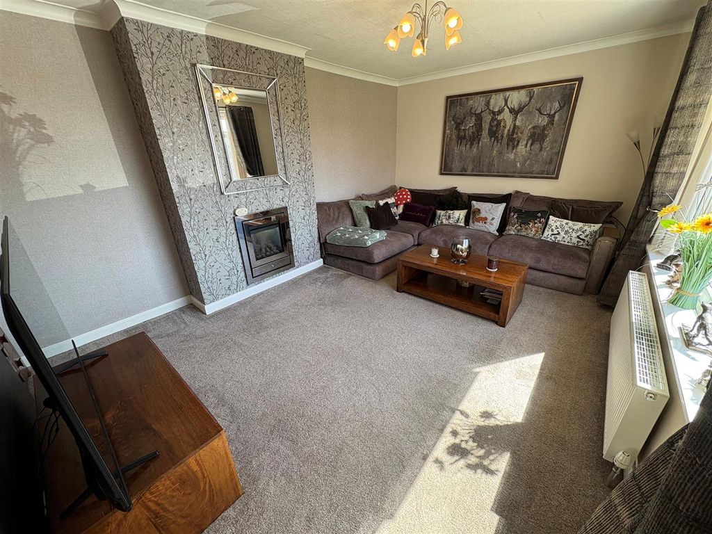 Property photo 2 of 21