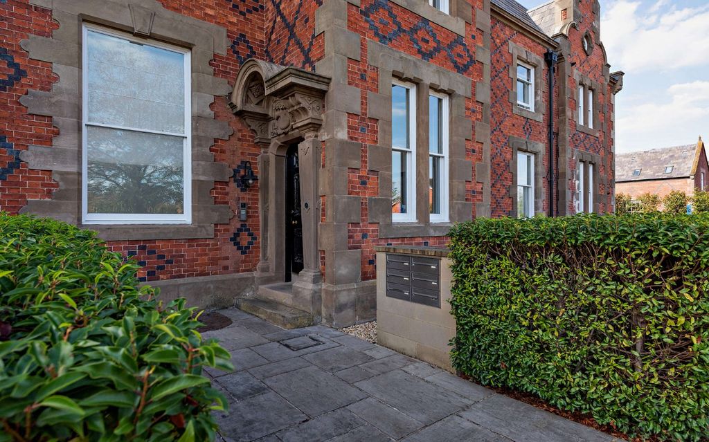 Property photo 2 of 13 Entrancce