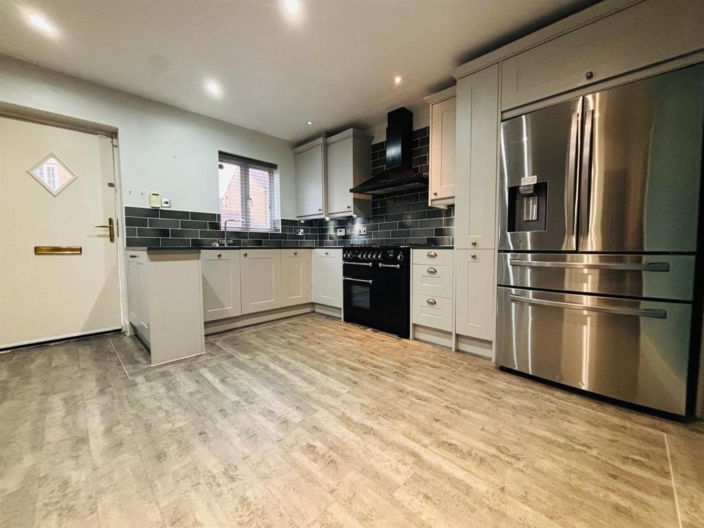 Property photo 2 of 20 Fitted Dining Kitchen: