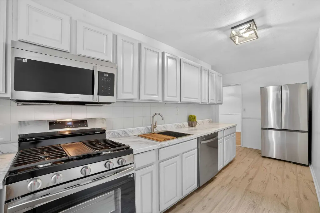 Property photo 1 of 30