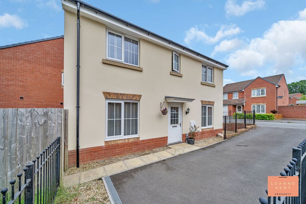 Property photo 1 of 33