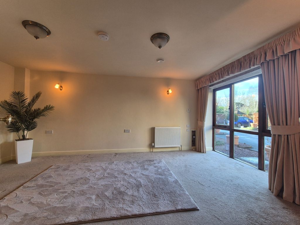 Property photo 2 of 10 Living Room