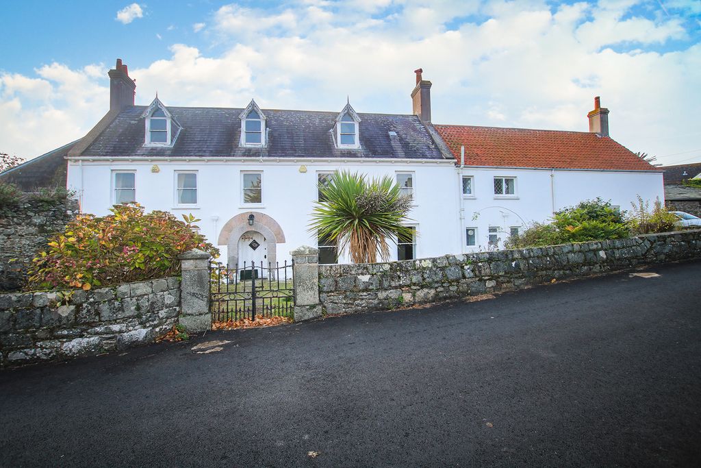 Property photo 1 of 30 Photo 0