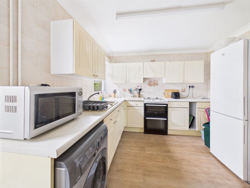 Property photo 3 of 10 Kitchen