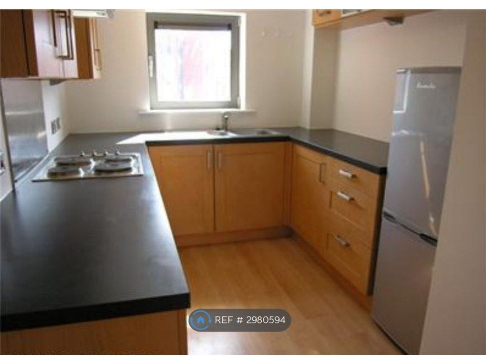 Property photo 3 of 11 Kitchen