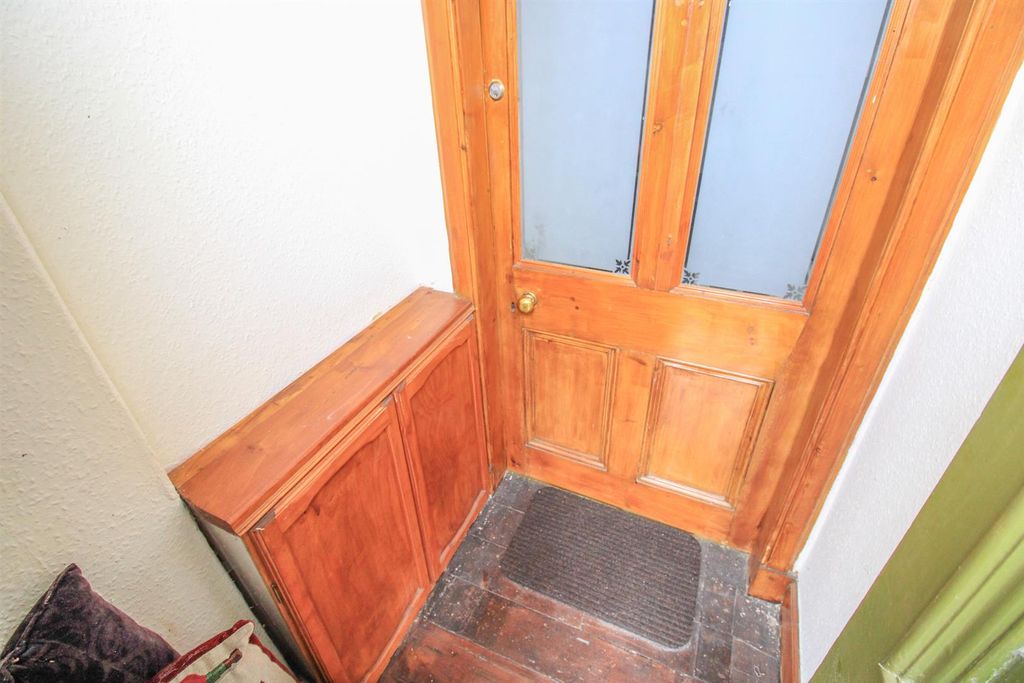 Property photo 2 of 25 Entrance Vestibule