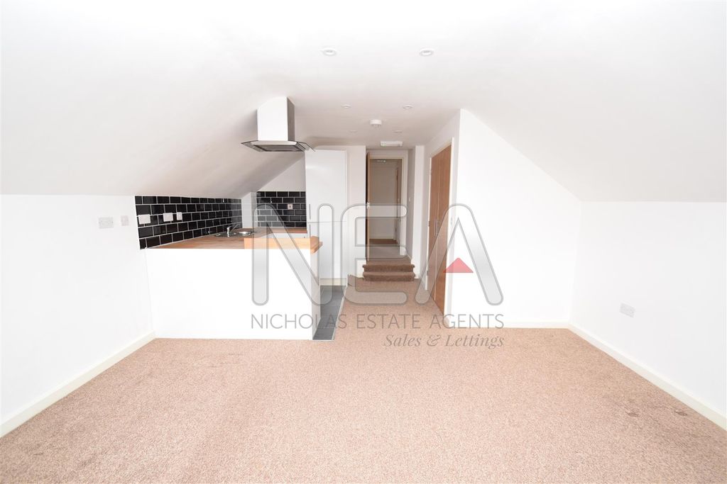 Property photo 1 of 7 Living Room