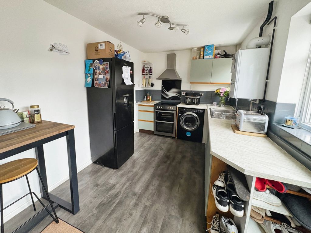 Property photo 3 of 15 Kitchen