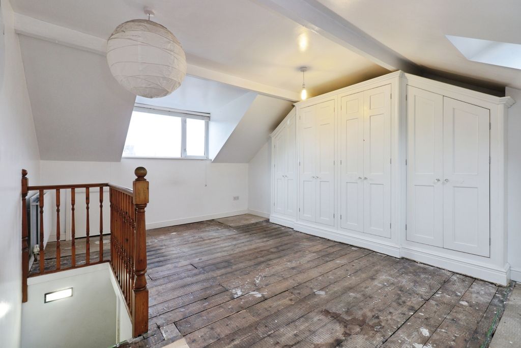 Property photo 3 of 17 Bedroom 1