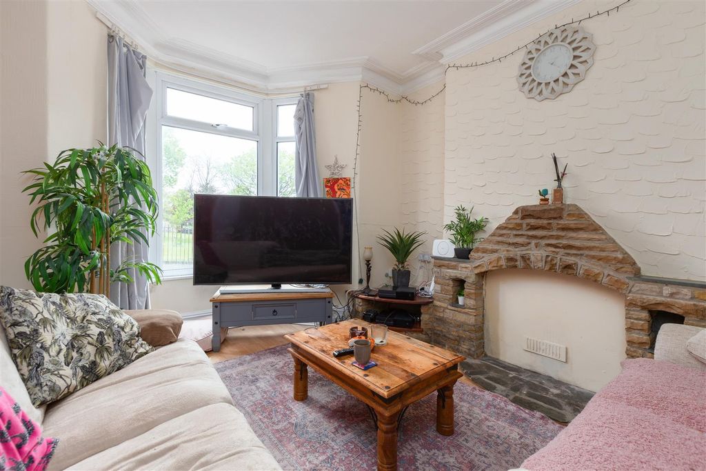 Property photo 2 of 18