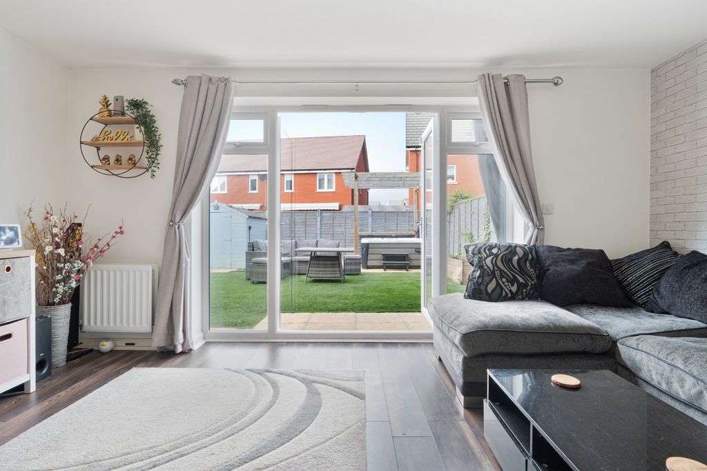 Property photo 3 of 17 Picture No. 12