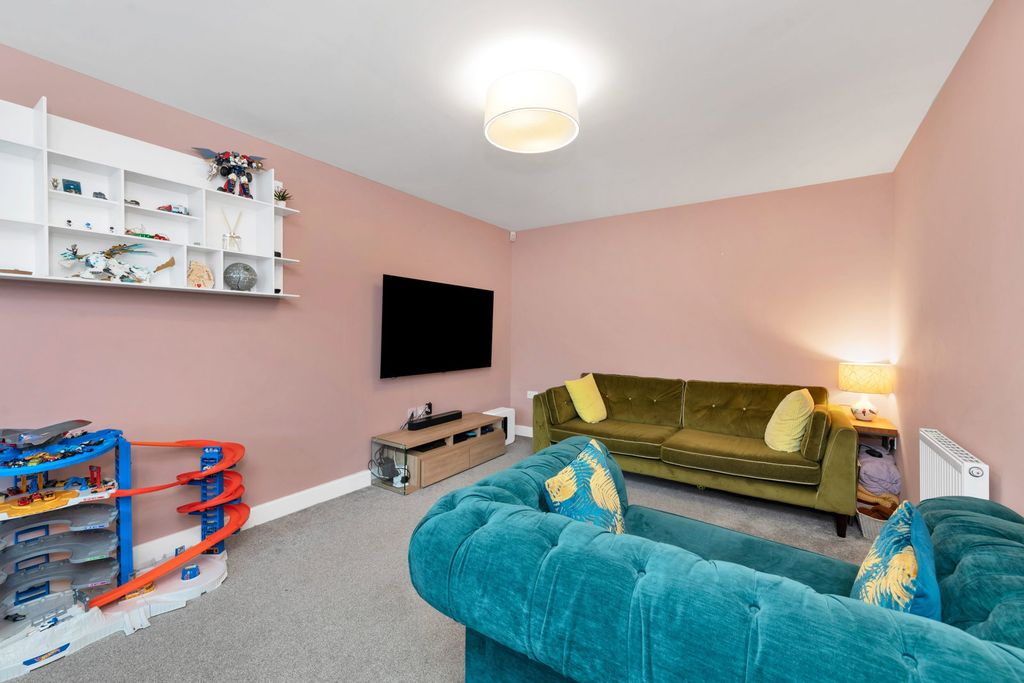 Property photo 2 of 18