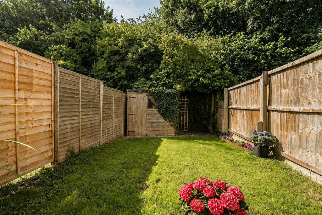 Property photo 3 of 15 Garden