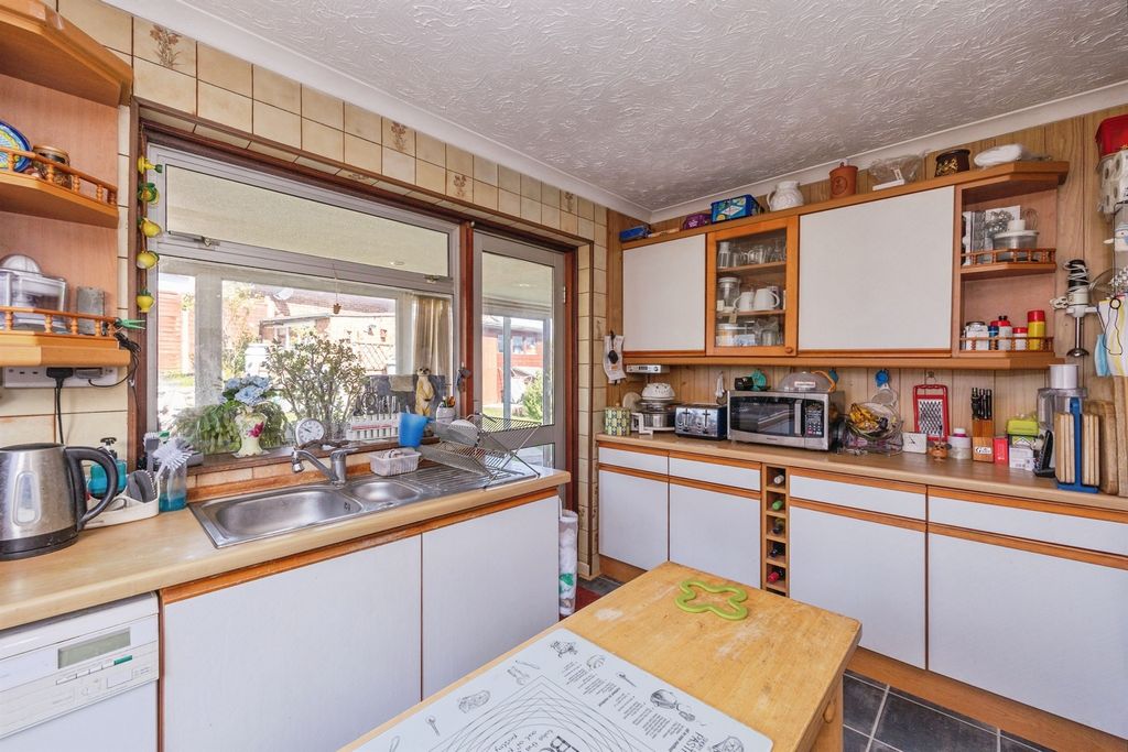 Property photo 3 of 23