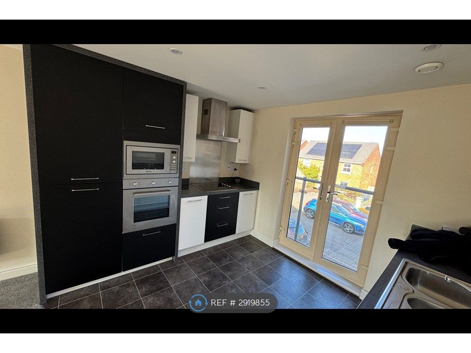 Property photo 2 of 11 Kitchen