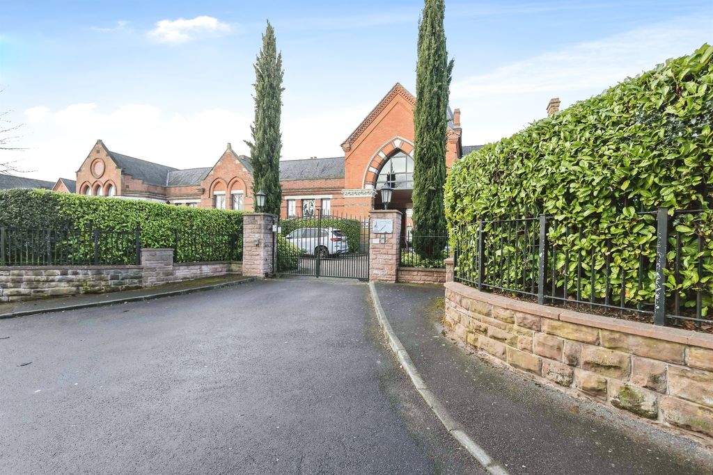 Property photo 2 of 16