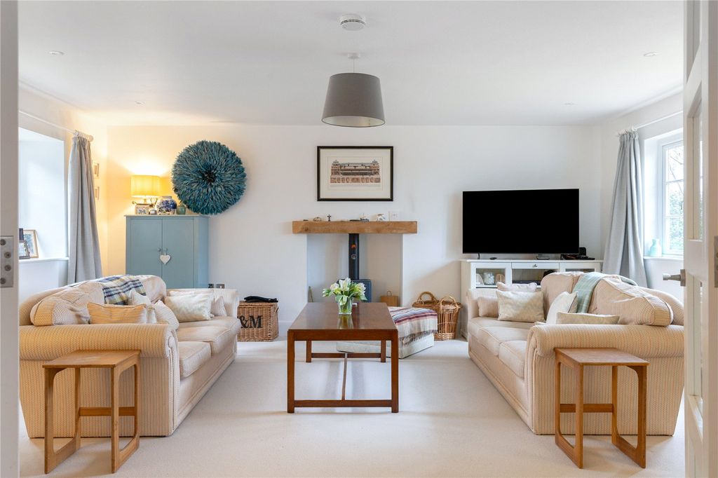 Property photo 3 of 22 Sitting Room