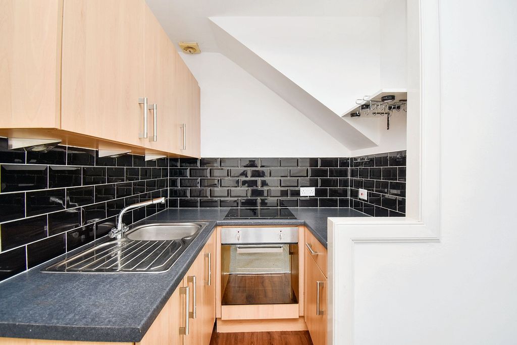 Property photo 3 of 9 Kitchen