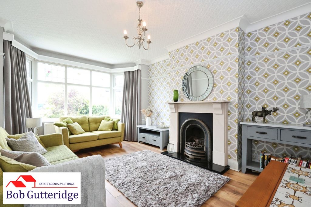 Property photo 2 of 44 Bay Fronted Lounge