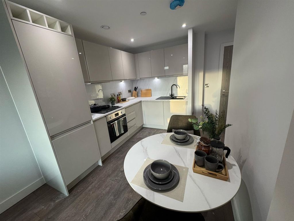 Property photo 3 of 13 7Zzg-H3Fsusuyduaapccua.Jpg