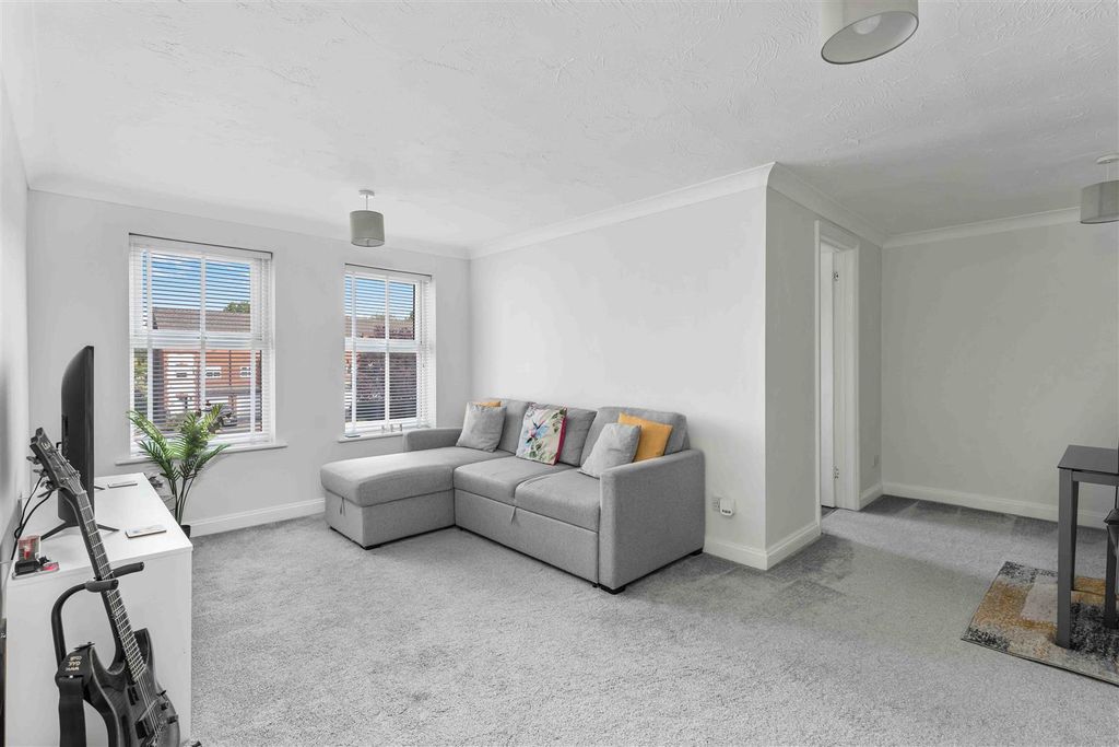 Property photo 2 of 15 18 Coopers Gate, Banbury-8.Jpg