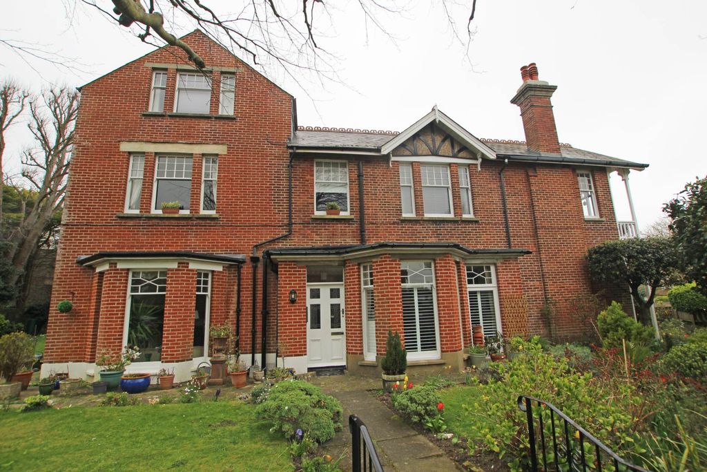 Property photo 2 of 19