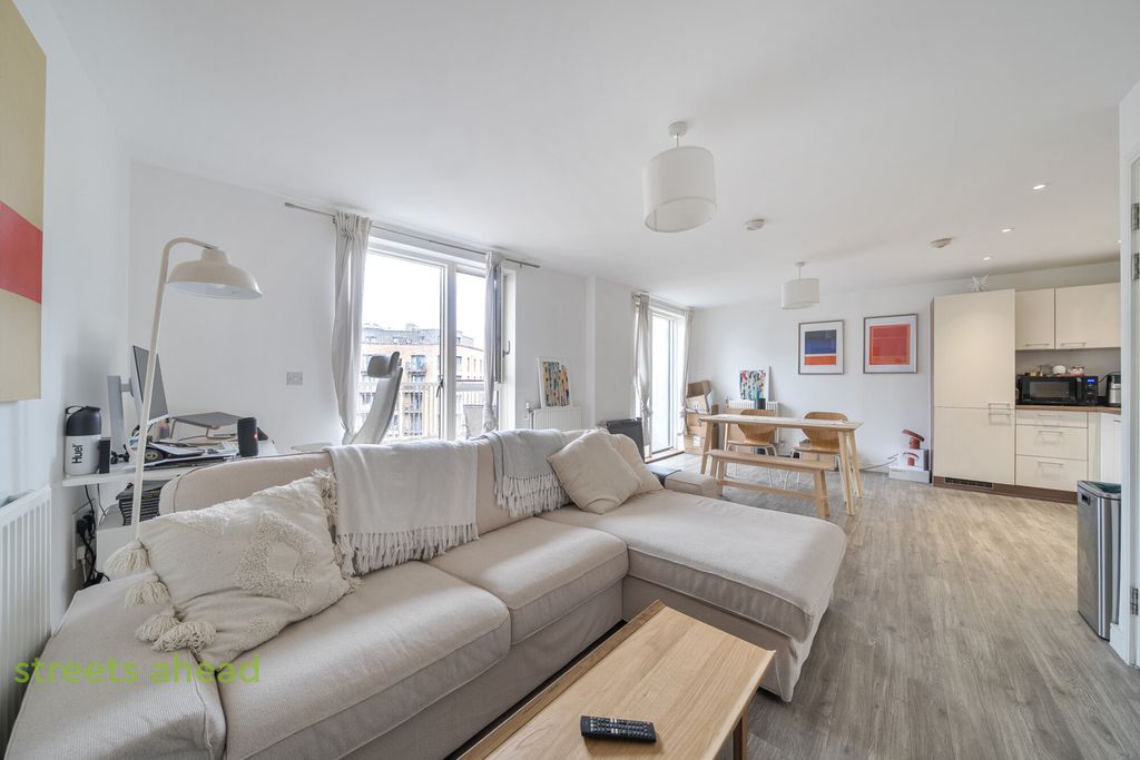 Property photo 2 of 19 Ede1816A-Af09-4Cb...