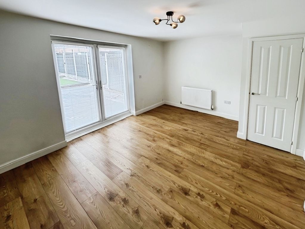 Property photo 3 of 16 Pbox-Bedroom-321310.Jpg