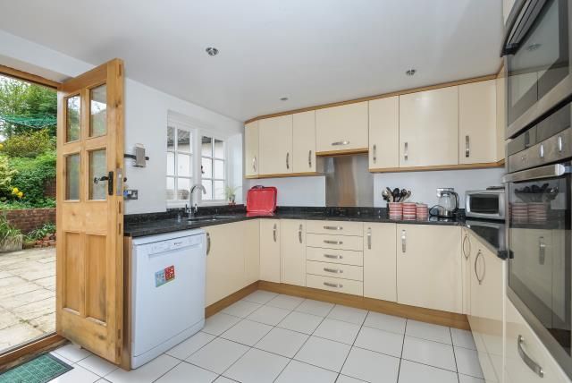 Property photo 2 of 10 Kitchen