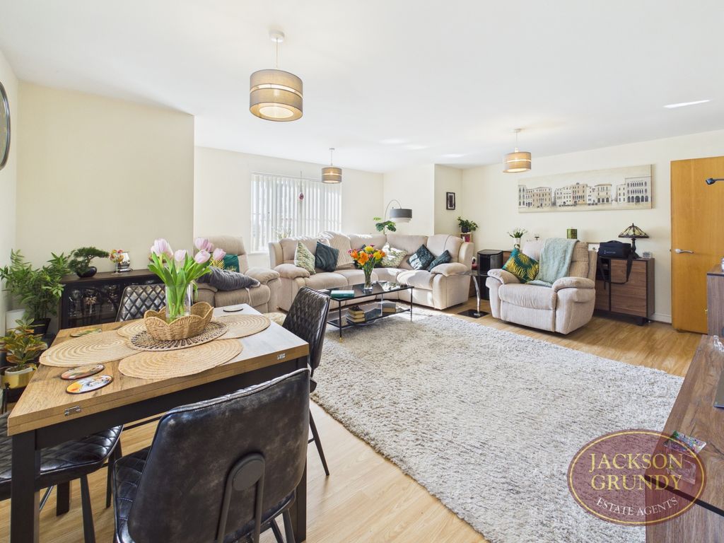 Property photo 3 of 8 St Crispin Crescent