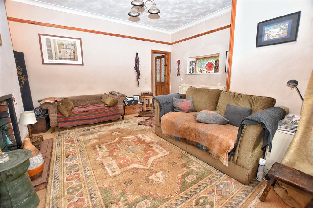 Property photo 3 of 15 Lounge