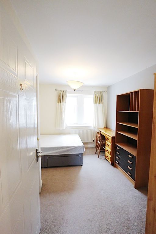 Property photo 1 of 11 Bright, Neutrally Decorated Bedroom With A Double ...