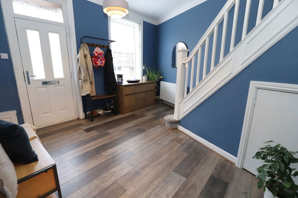 Property photo 3 of 34