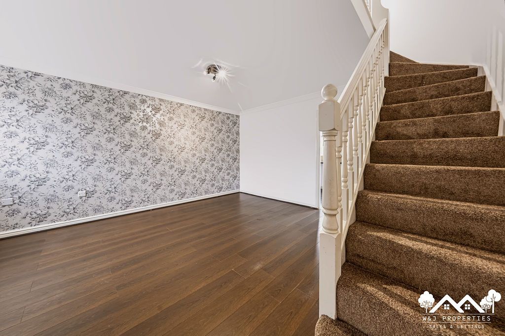 Property photo 2 of 27