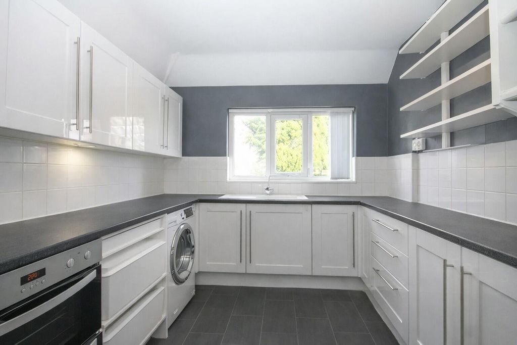 Property photo 3 of 12 Kitchen