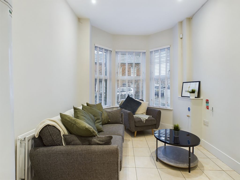 Property photo 2 of 27