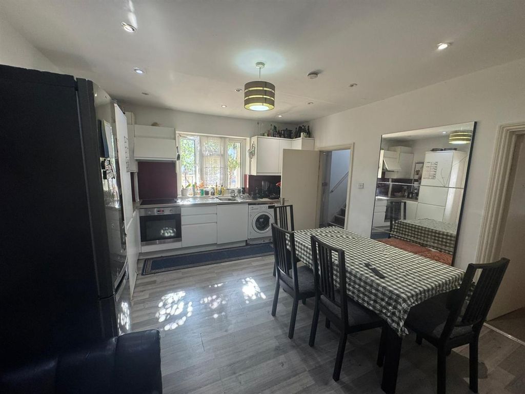 Property photo 3 of 9 B9Ed53dc-1479-4d7B-Abab-57Bdd5Fc9Ebe.Jpg