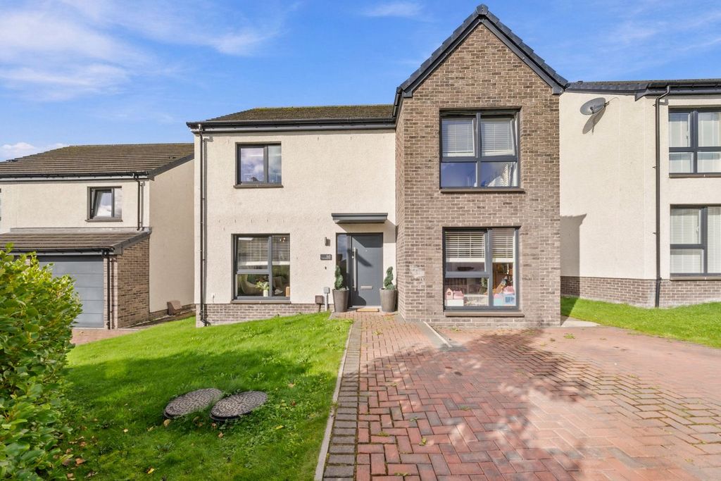 Property photo 1 of 33