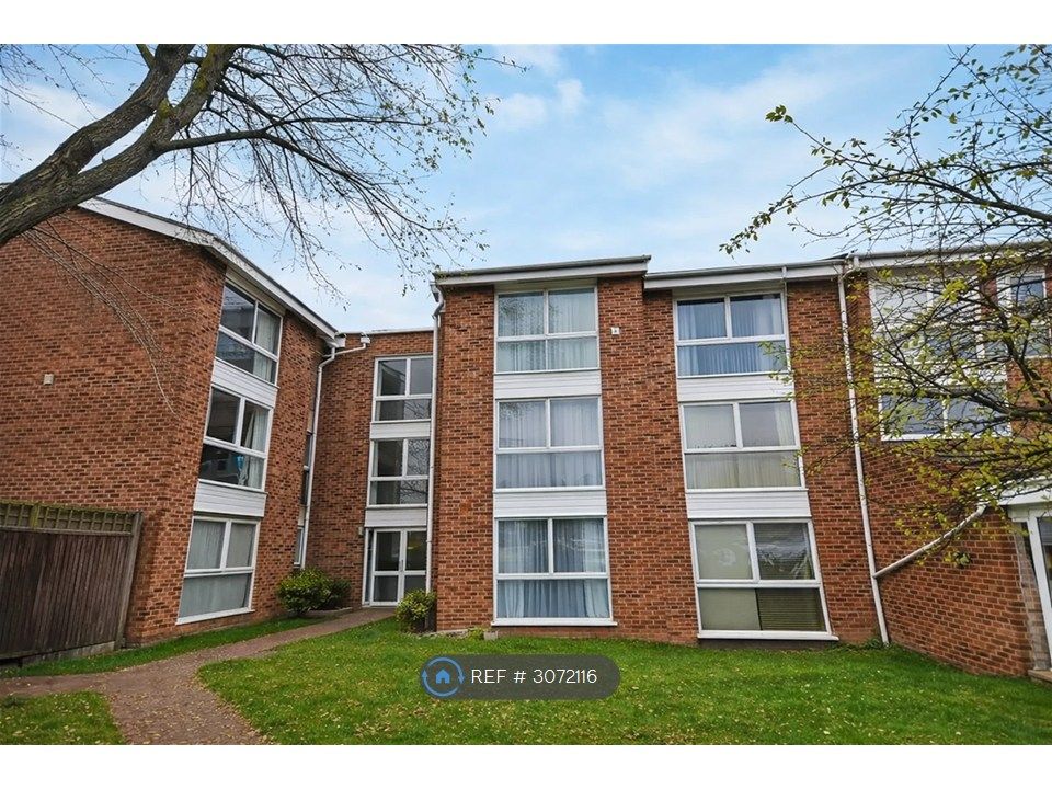 Property photo 1 of 6 Top Floor Flat